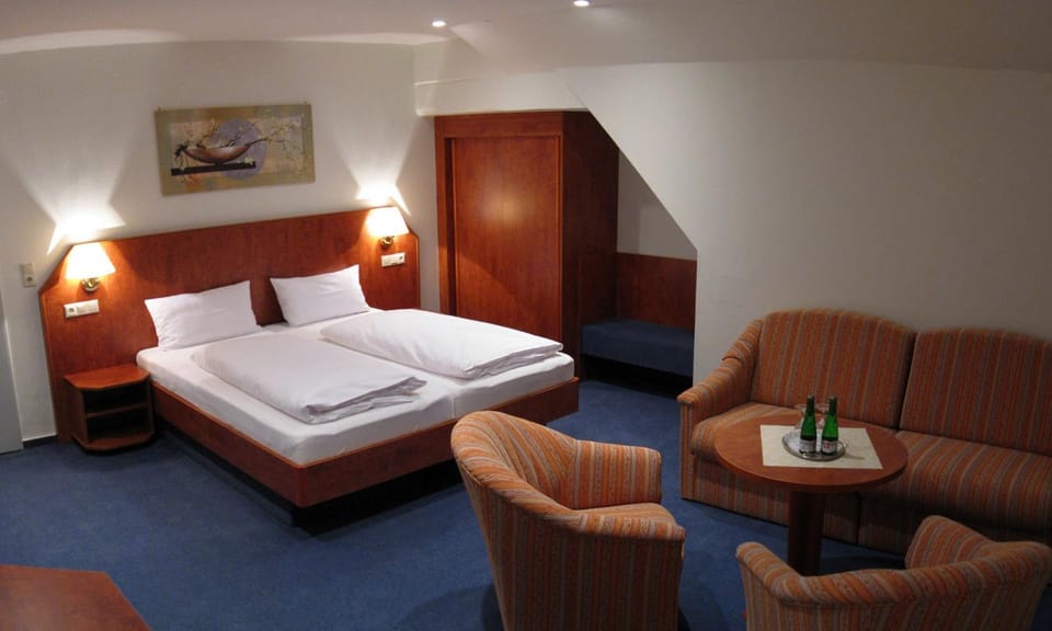 Photo of the whole room, Seating area, Bedroom