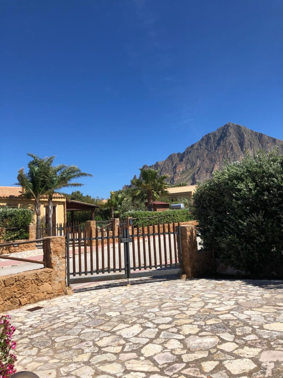 La villa dei girasoli House in Sicily