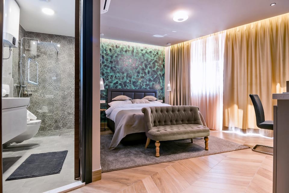 Shower, Bathroom, Coffee/tea facilities, Balcony/Terrace, Kitchen or kitchenette, Living room, Seating area, Dining area, Bedroom