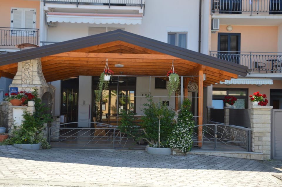 Facade/entrance, Seating area