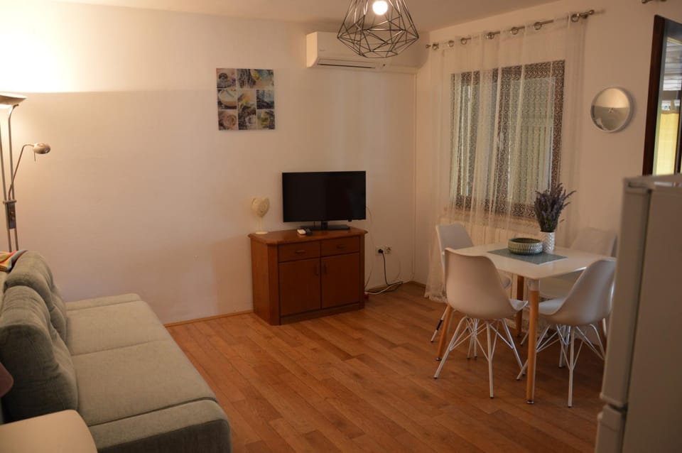 TV and multimedia, Living room, Dining area