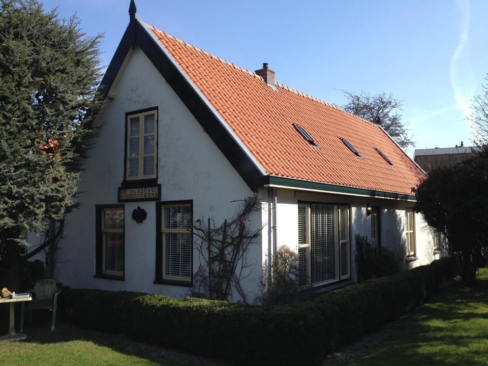 Property building, Facade/entrance, Garden