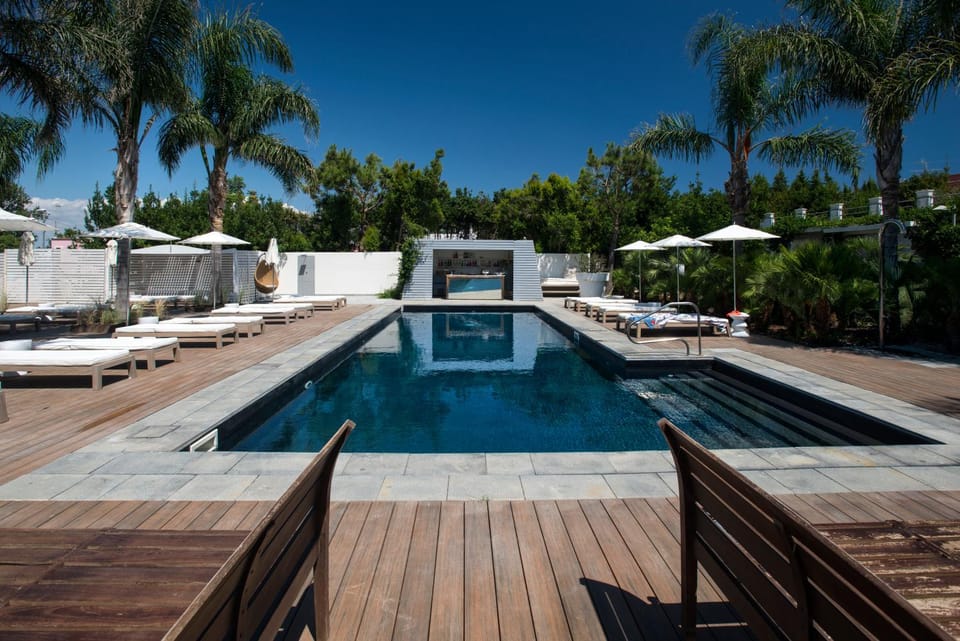 Day, Swimming pool