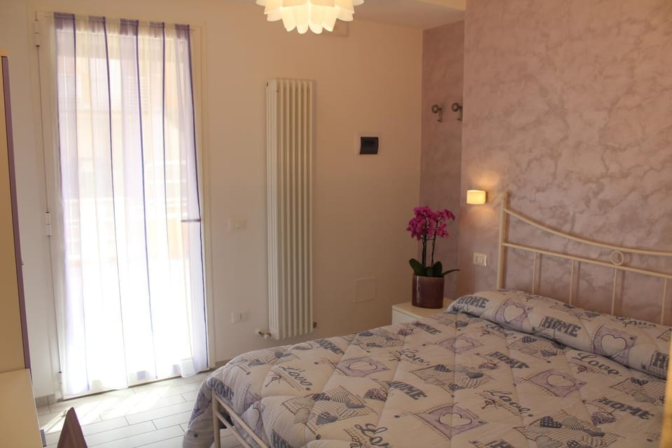 Photo of the whole room, Decorative detail, Communal kitchen