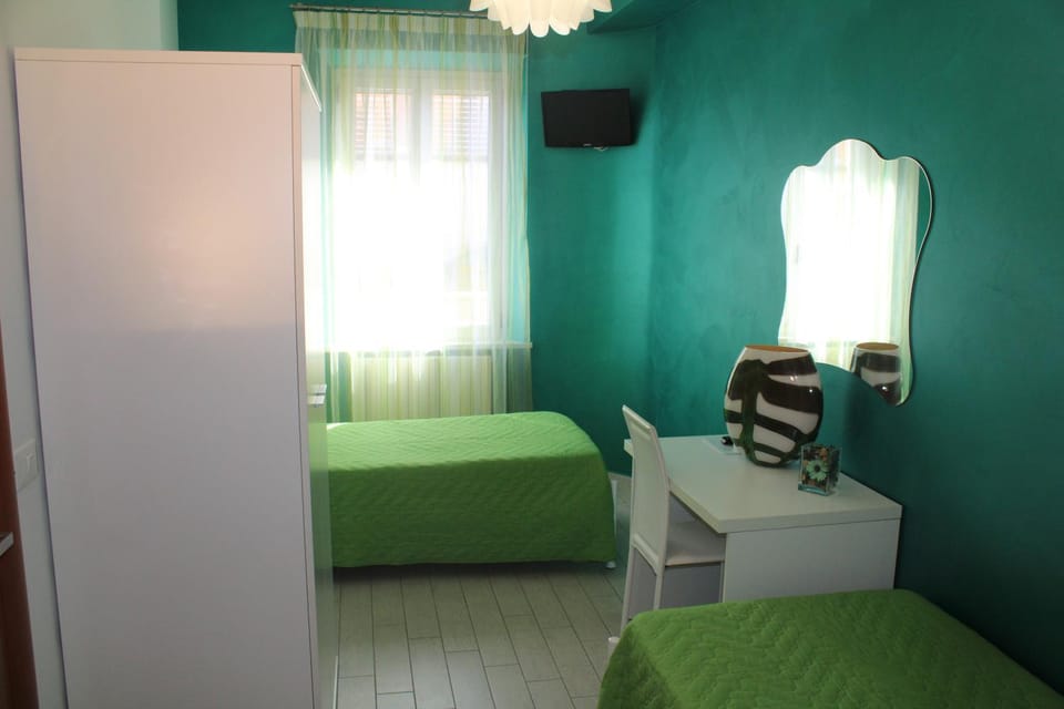 Bedroom, Communal kitchen
