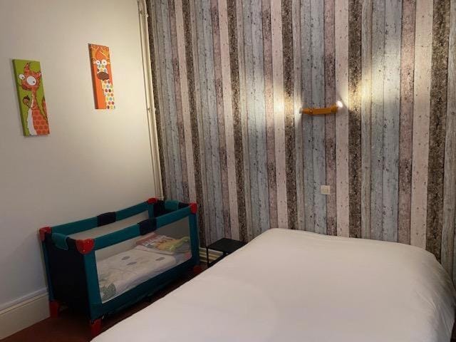 cot