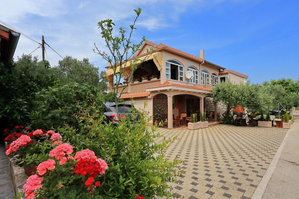 Property building, Patio, Day, Summer
