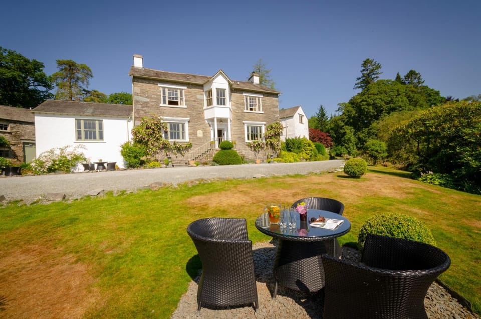 Property building, Facade/entrance, Garden view