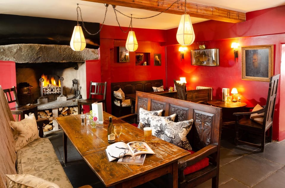 Restaurant/places to eat, Food and drinks, Meals, Lunch, Dinner, Drinks, Alcoholic drinks, Non alcoholic drinks