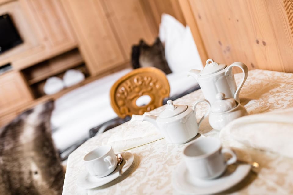 Coffee/tea facilities, Food and drinks, Dining area, Food, Breakfast, Drinks