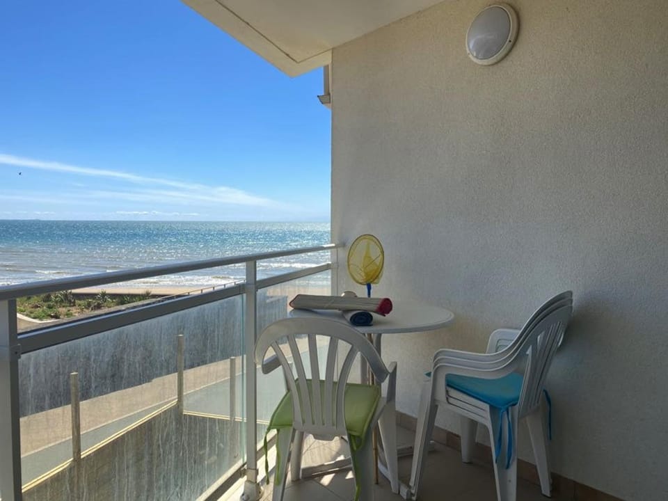 Appartement près de la plage avec balcon et parking privé - FR-1-336-69 Apartment in Pays de la Loire