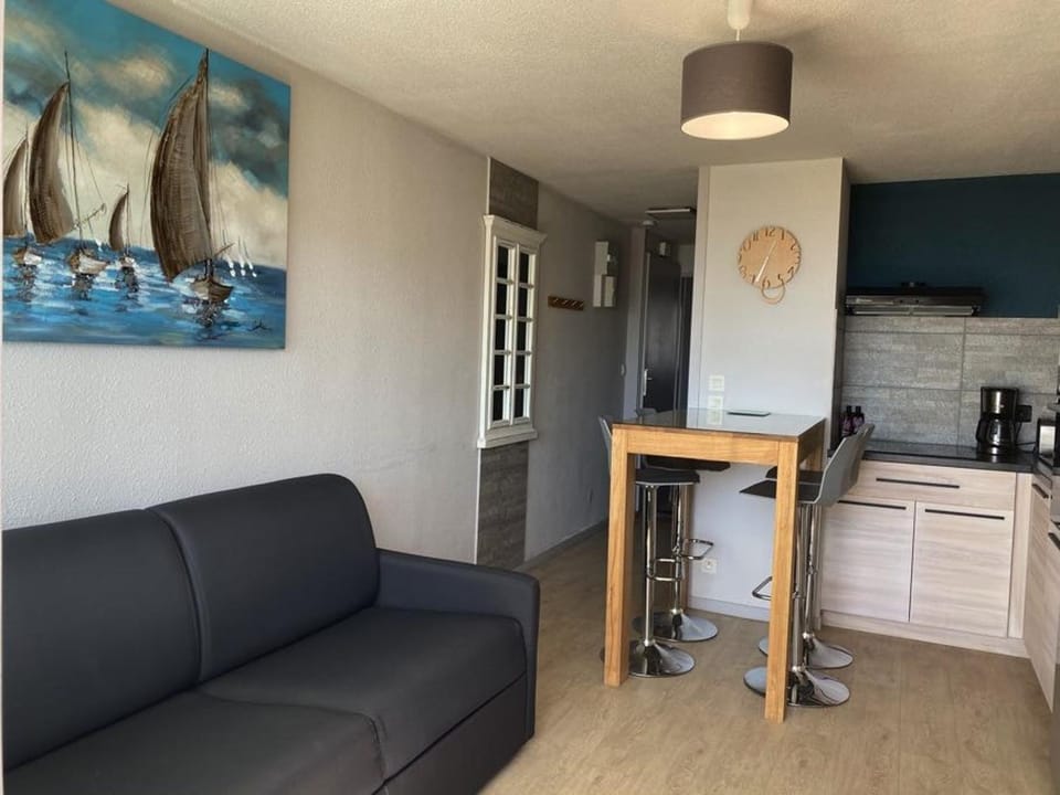 Appartement près de la plage avec balcon et parking privé - FR-1-336-69 Apartment in Pays de la Loire