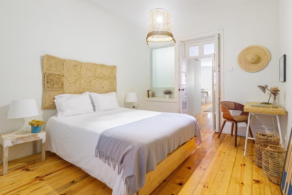 Bed, Photo of the whole room, Seating area, Bedroom