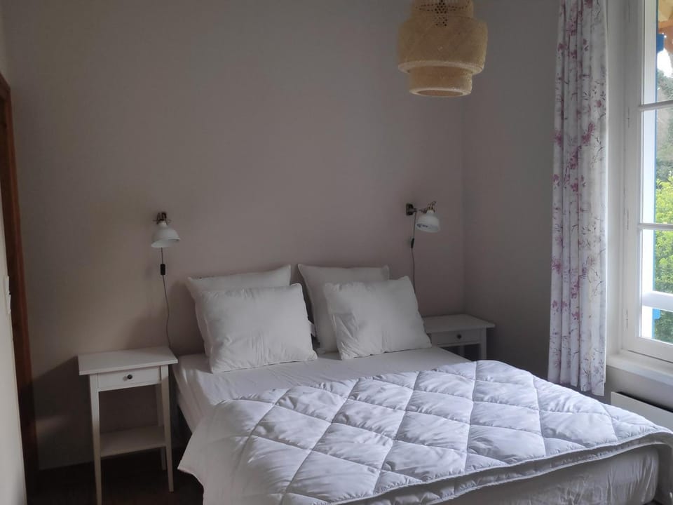 Maison avec jardin et accès direct plage à Le Palais - FR-1-418-20 House in Brittany