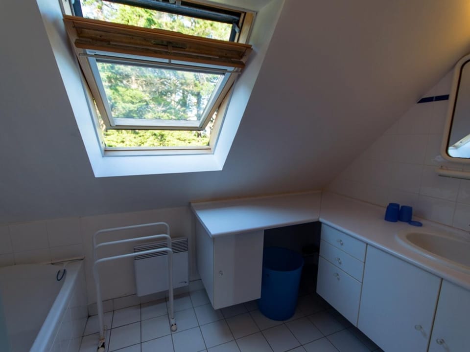 Maison tranquille avec jardin proche plage et commerce - FR-1-418-21 House in Brittany