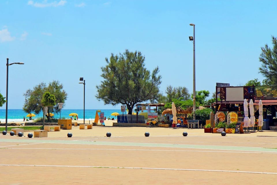 Restaurant/places to eat, Neighbourhood, Beach
