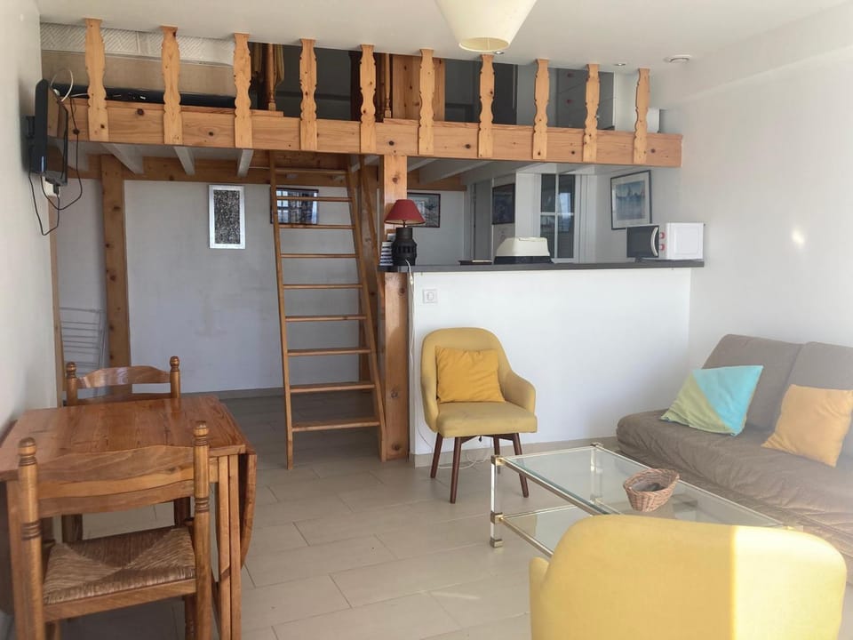 Studio lumineux face mer à Le Palais - FR-1-418-93 Apartment in Brittany
