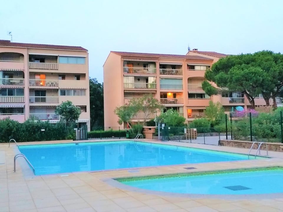 Appartement à Sainte-Maxime: 3 Pièces, Terrasse, Piscine, Clim, Proche Plage - FR-1-226-340 Apartment in Sainte-Maxime