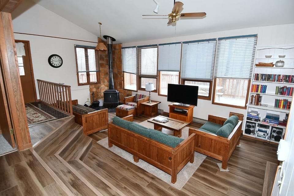 Living room, Photo of the whole room, fireplace
