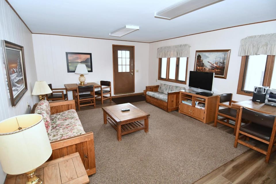 TV and multimedia, Living room, Evening entertainment