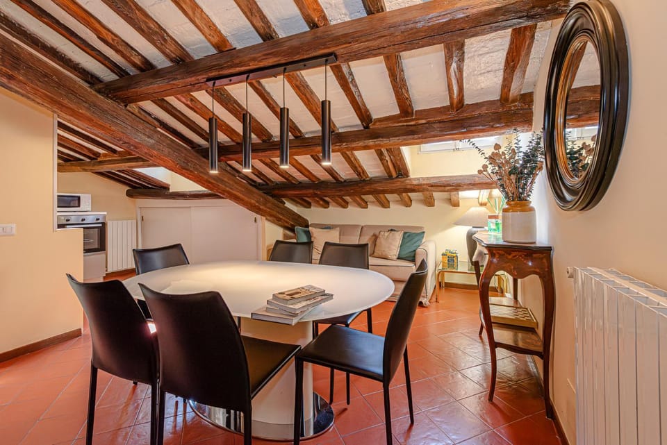 TV and multimedia, Kitchen or kitchenette, Living room, Seating area, Dining area, internet