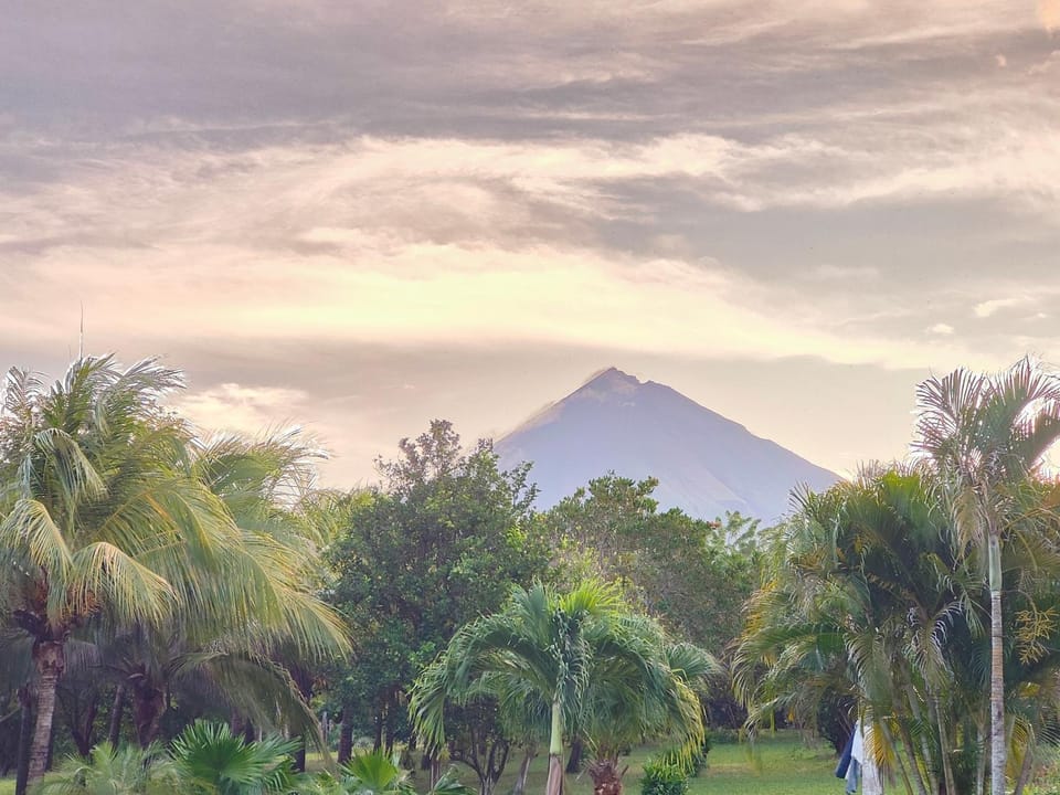 Nearby landmark, Natural landscape, Mountain view, Mountain view, Sunrise