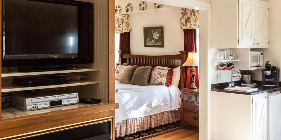 Rose Hill Retreat AAA Four Diamond Inn Inn in Rio Grande