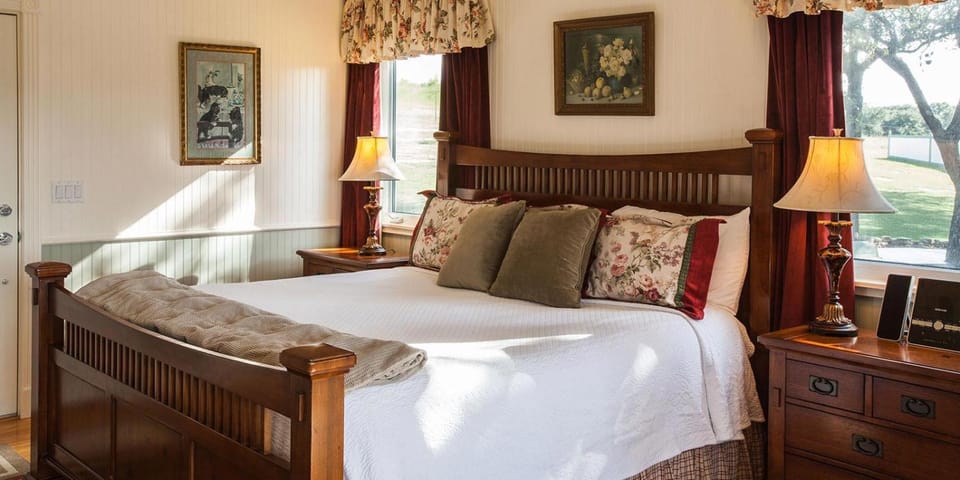 Rose Hill Retreat AAA Four Diamond Inn Inn in Rio Grande
