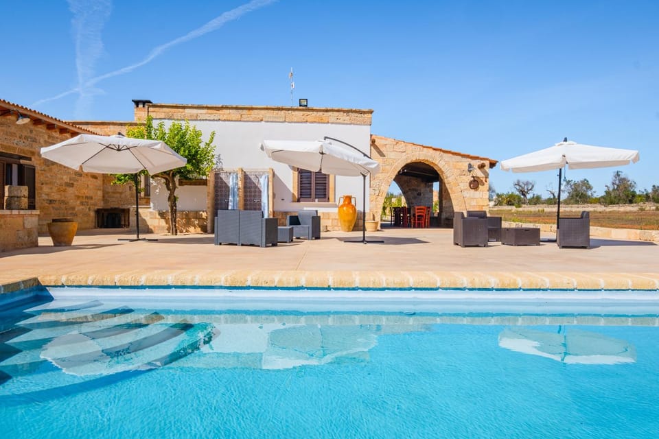 Property building, Patio, Day, Pool view, Swimming pool, sunbed