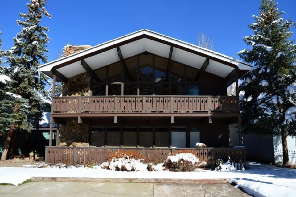 118 E. Bleeker Street Lower Level, Large Lower-Level Condo in Duplex with Private Deck House in Aspen