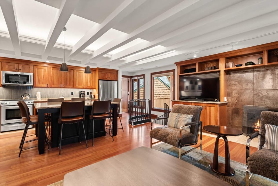 TV and multimedia, Kitchen or kitchenette, Living room, oven