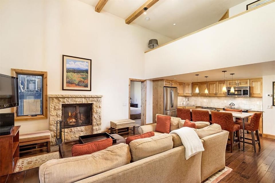 Kitchen or kitchenette, Living room