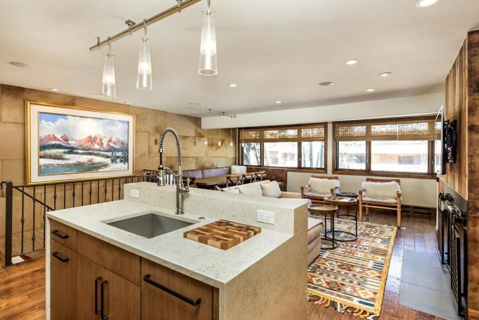 Kitchen or kitchenette, Living room