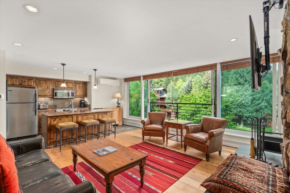Kitchen or kitchenette, Living room, Dining area