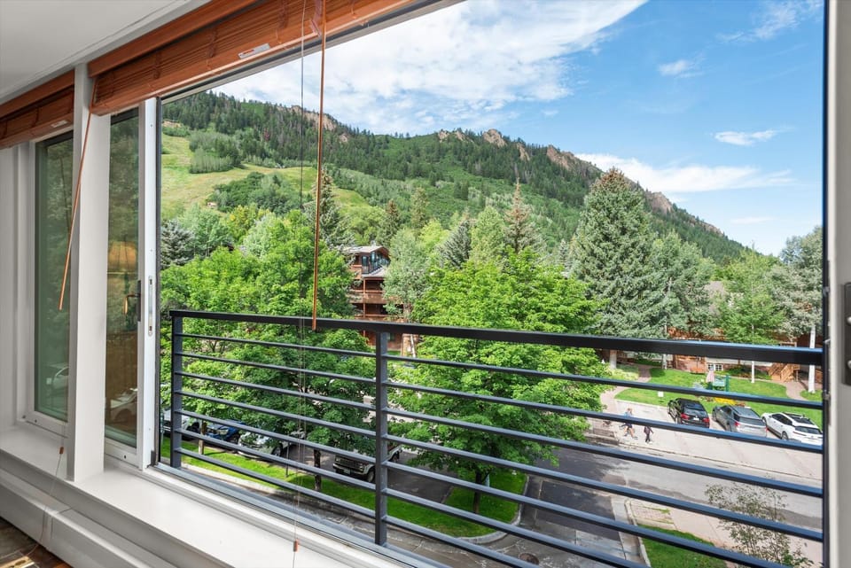Day, View (from property/room), Mountain view