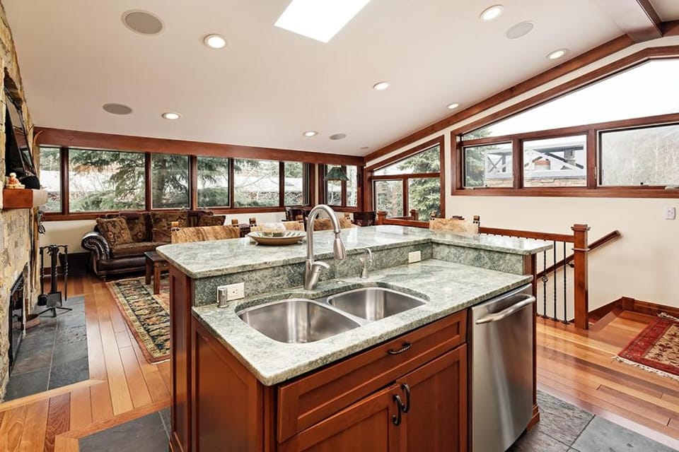 Kitchen or kitchenette, Living room