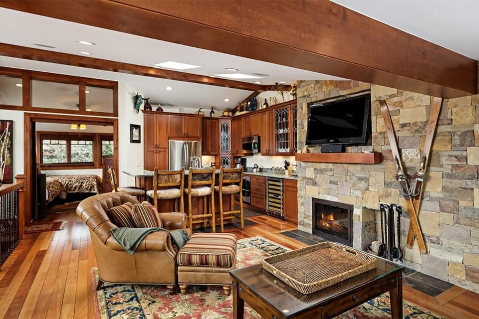 Kitchen or kitchenette, Living room