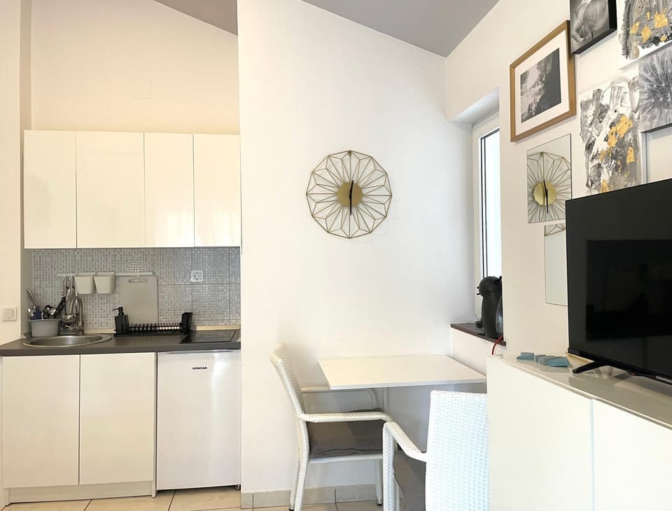 Kitchen or kitchenette, stove