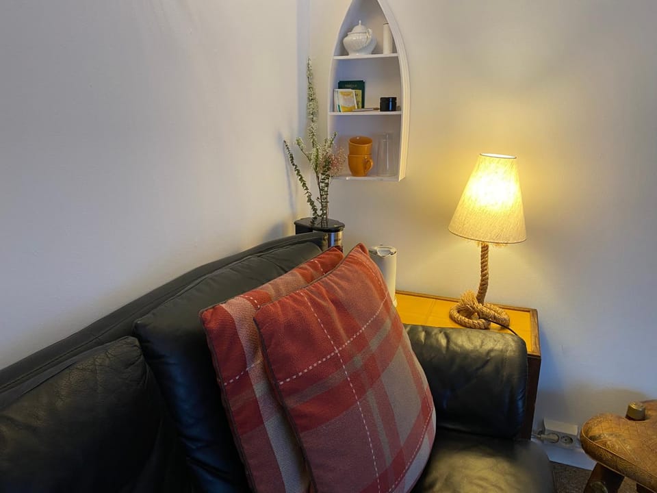 Photo of the whole room, Decorative detail