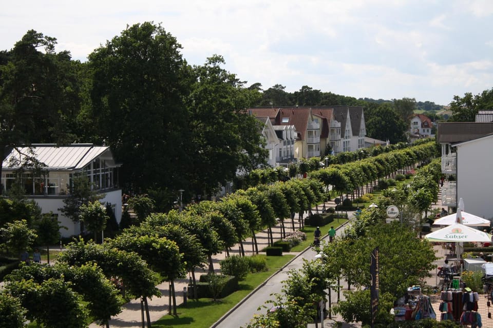 Summer, Street view