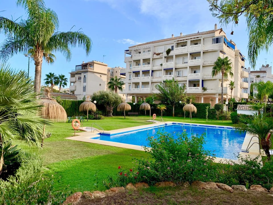 Property building, Garden, Garden view, Swimming pool, Swimming pool