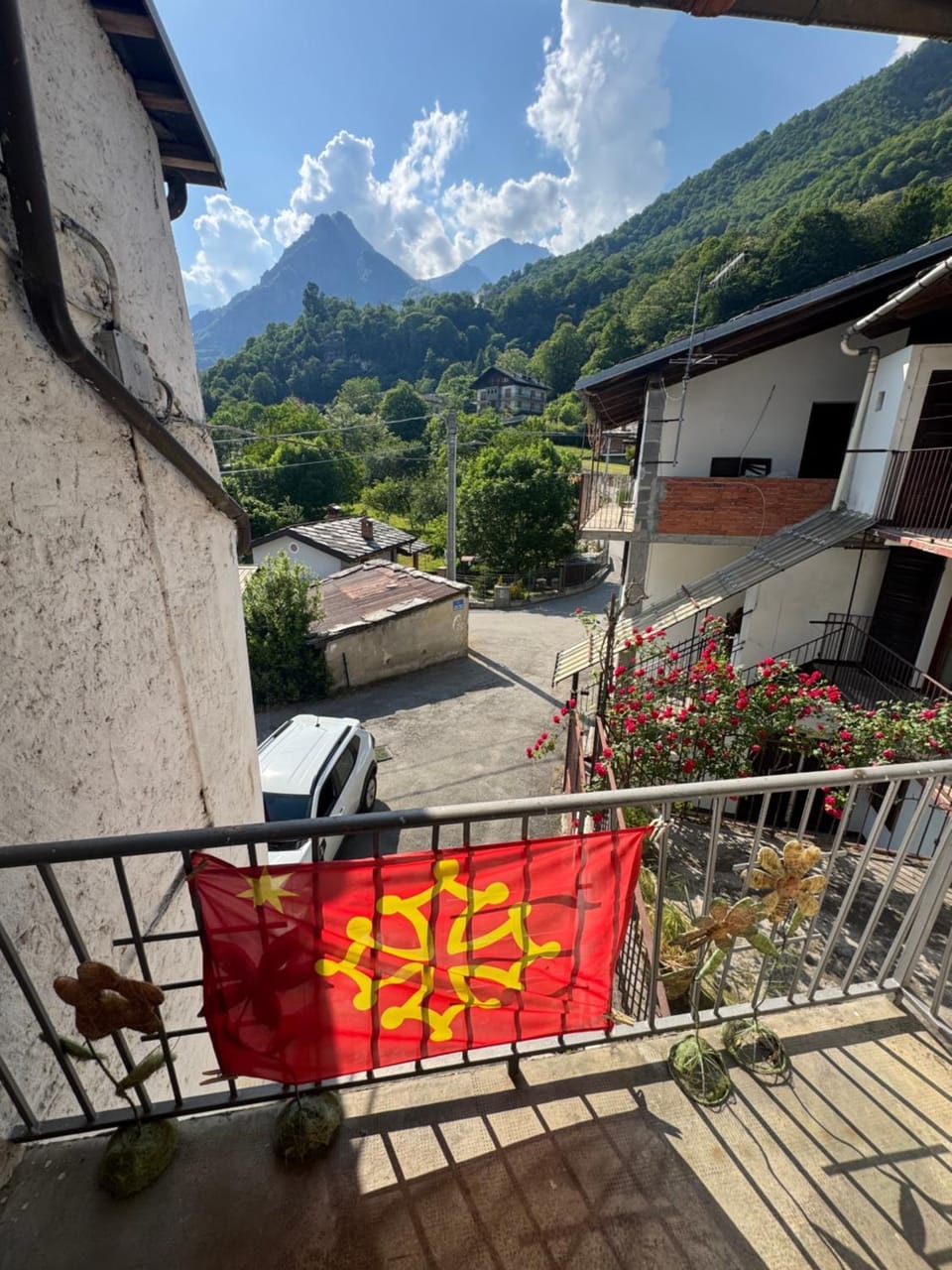 Balcony/Terrace, Mountain view, Parking