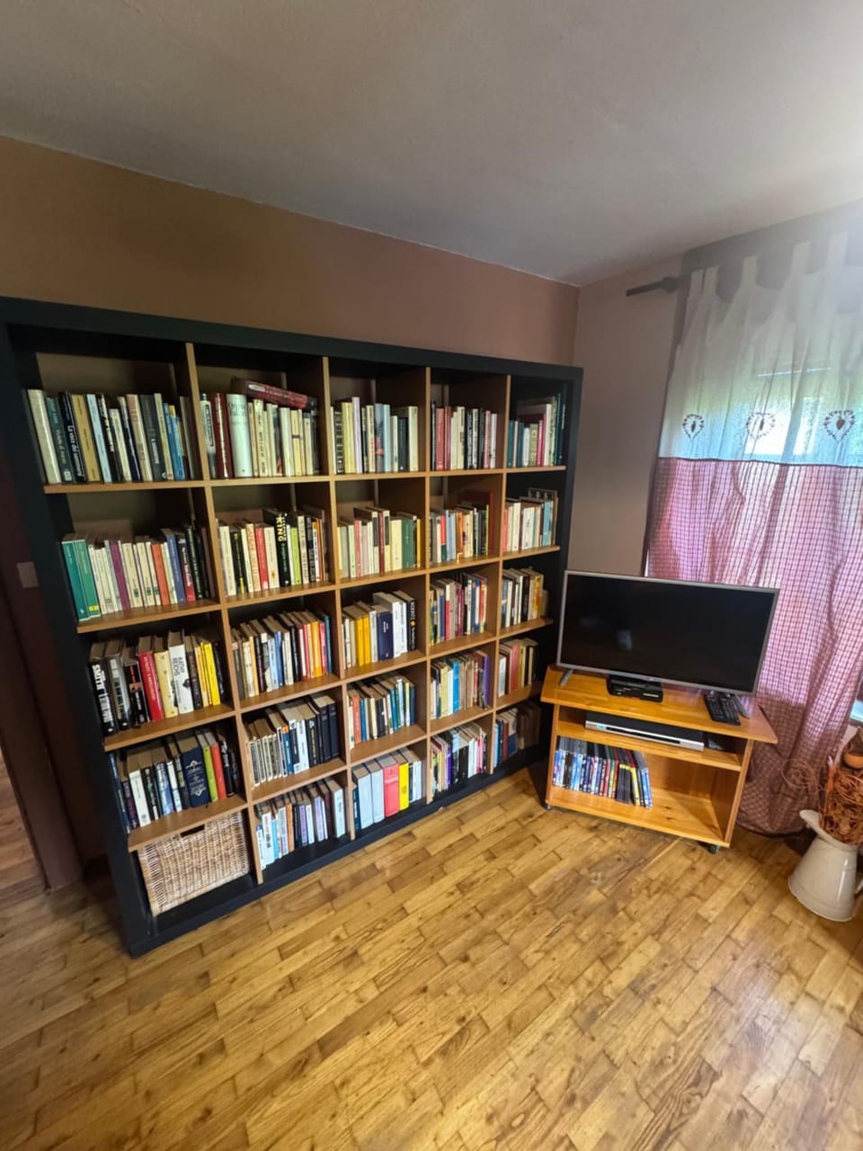 Library, Living room