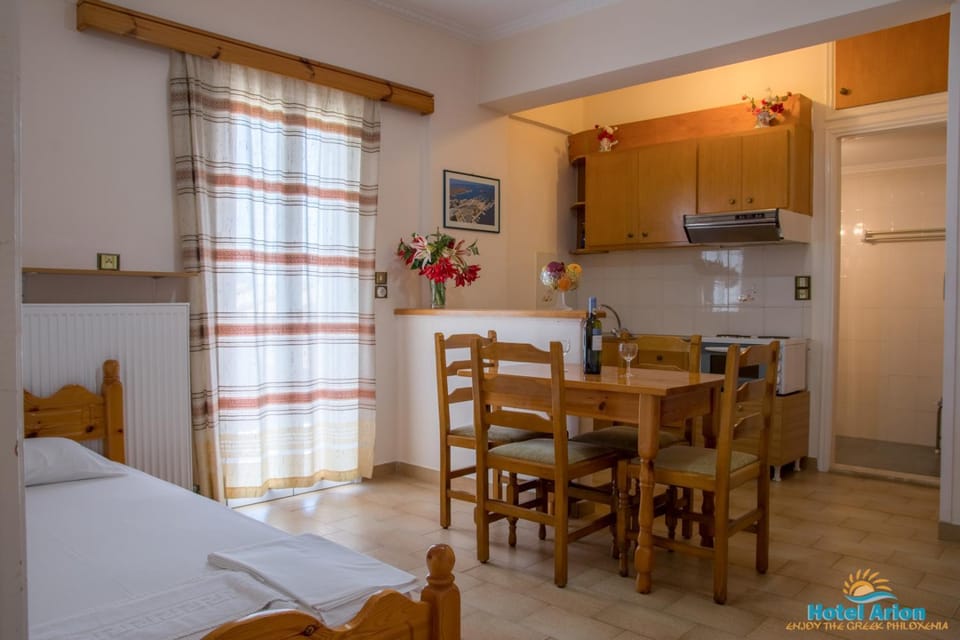 Kitchen or kitchenette, Living room