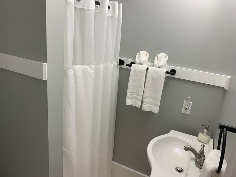 Shower, Bathroom, towels