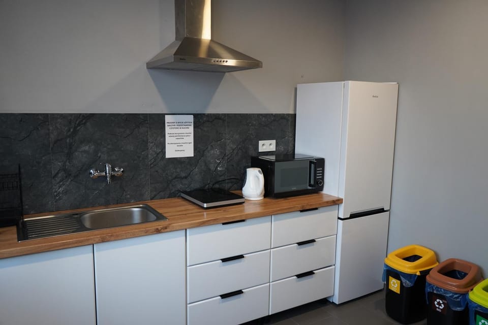 Communal kitchen, microwave, stove, kitchen