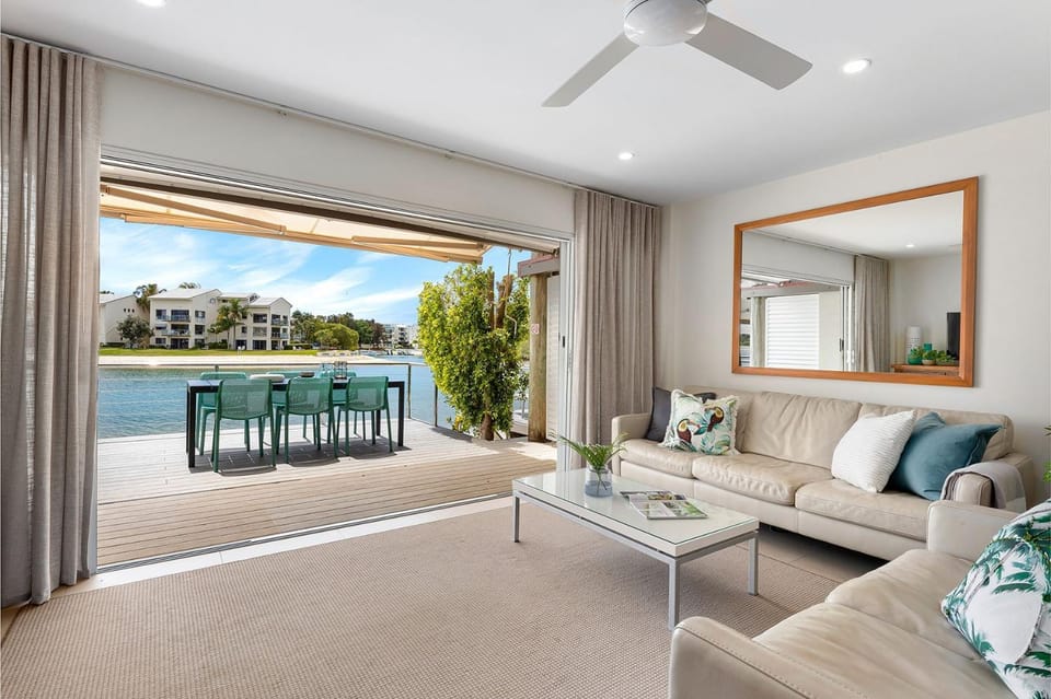 Driftwood 2 Riverfront with Jetty Apartment in Noosa Heads