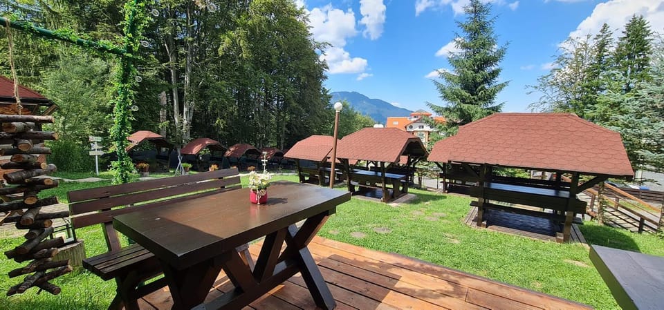 Property building, Restaurant/places to eat, Breakfast