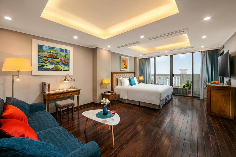 Living room, Photo of the whole room, Seating area, Bedroom