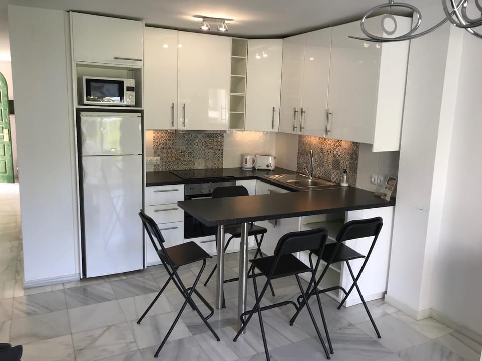 Kitchen or kitchenette, oven, stove